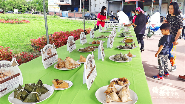 池上鄉農會舉辦「粽穀糧飽」粽子比賽，共有十種各族群粽子較勁。（自由時報提供）