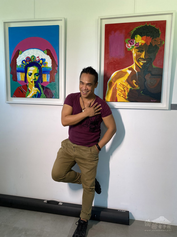 國際藝術家優席夫(圖)旅居國外多年,看到部落裡只剩年邁父母,因此毅然決然跟妹妹返鄉開設咖啡廳,並推動族語教育,希望他的行為可以拋磚引玉,讓更多族人返鄉。(中央社提供)