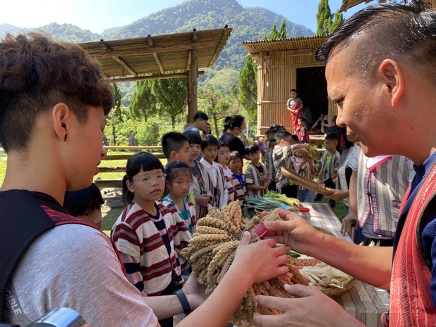 新竹縣尖石國小於施作完成的「Klapay微型部落」作為學校辦理活動的場域。
