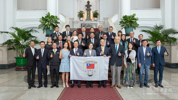 總統與高球界菁英選手及中華民國高爾夫協會幹部合影