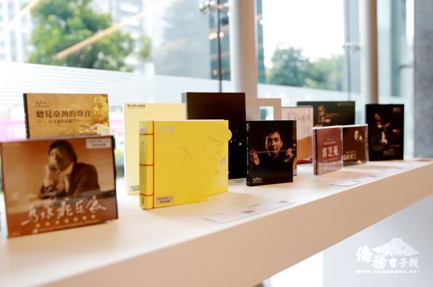 現場展出國臺交出版品