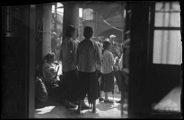 國家攝影文化中心典藏台灣前輩攝影家鄧南光的作品，此為鄧南光1930年代作品「北埔紀實」。