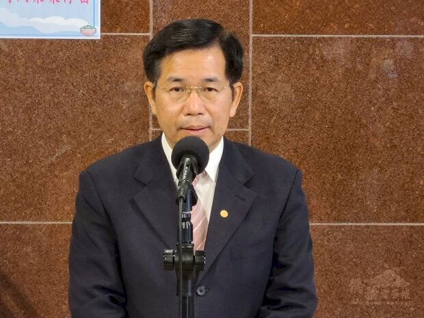 教育部長潘文忠表示,配合雙語國家政策,今年8月起的110學年度開始,將在大學增設雙語標竿學院。