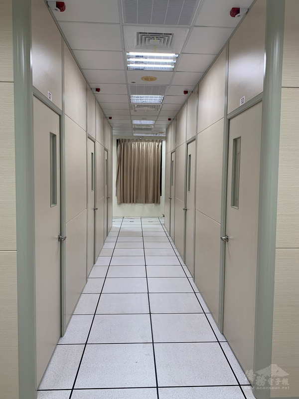 澎湖科技大學的視訊面試場地，選擇單人隔間的教室，
確保不會互相干擾。
（澎湖科大提供）