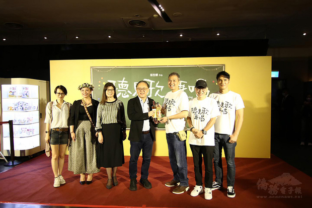 高雄市副市長史哲（中）指出，電影「聽見歌 再唱」是最原聲的台灣原創IP電影，也是高雄人支持投資的電影，片中有9成在高雄取景，鼓勵民眾進場觀影。（高雄市文化局提供）