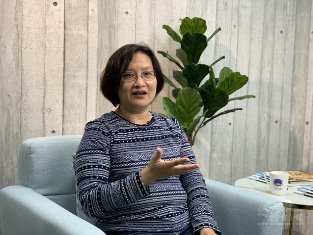 「數學想想國」總監吳麗芬表示，人本教育基金會為了給予孩童不一樣的數學教育，因而誕生了「數學想想」。