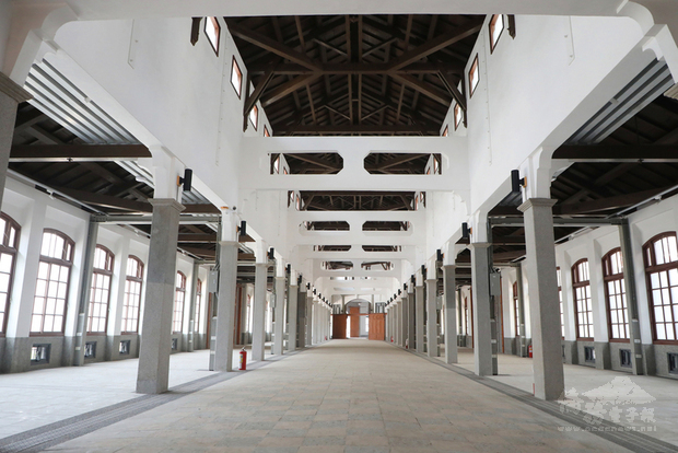 日治台南西市場修復後,將活化使用,也讓台南舊城區更有看頭,圖為西市場本館內部。(台南市政府提供)