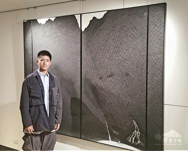 青年藝術創作者陳仕航以「仙山圖」勇奪中山青年藝術獎水墨畫第一名，17日在澎湖展出的「2020中山青年藝術獎巡迴展」中，他鼓勵青年勇於藝術創作，讓藝術發光發亮。