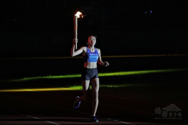 110年全國中等學校運動會開幕典禮，進行點燃聖火儀式