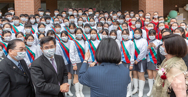 蔡英文總統27日上午出席臺中「新民高中85週年校慶慶祝大會」