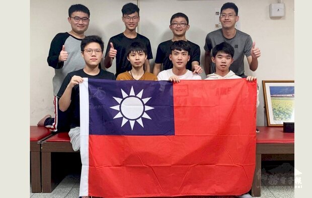 2021亞洲物理奧林匹亞競賽,我國共計獲得6金、2銀、3銅及2面榮譽獎,圖為國際排名第2名的台灣A隊。(圖:物理奧林匹亞競賽網站)