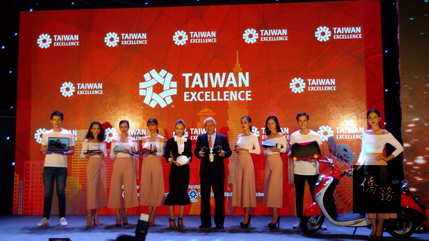 中華民國對外貿易發展協會29日下午在越南河內市舉辦2017年「台灣產業形象廣宣計畫」啟動儀式，拉開整個為期4天活動的序幕，繼續推廣台灣品牌進一步深入越南市場。