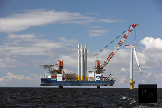 德國第三大能源集團EnBW，12日宣布將投資台灣彰化外海的海鼎風電。圖為EnBW在波羅的海興建離岸風機。（EnBW提供）