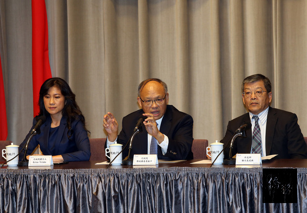 行政院政務委員鄧振中（中）22日指出，政府透過各種管道傳達台灣盼加入CPTPP的意願，讓各國了解台灣強烈參與CPTPP意願，以及台灣開放的經濟與貿易體制皆符合CPTPP目標。