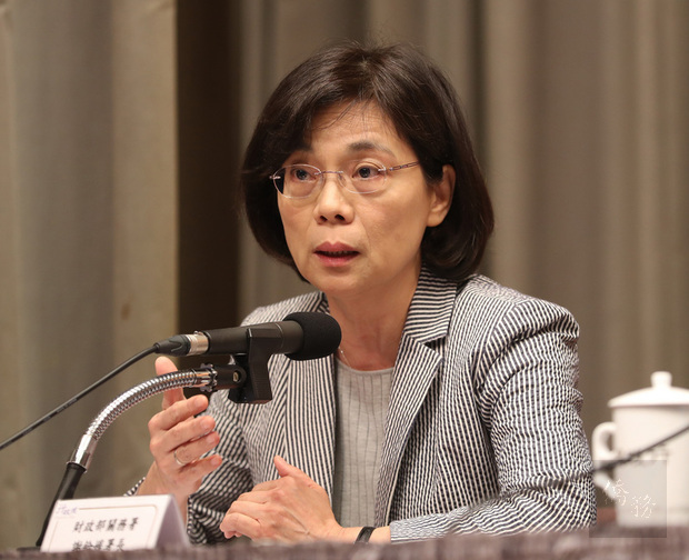 行政院會2日通過海關進口稅則部分條文修正草案，針對清酒等穀物酒、冷凍柳葉魚、山藥、味噌等15項農漁產品大幅調降進口關稅。財政部關務署署長謝鈴媛出席院會後記者會時表示，關稅合理化有助參與跨太平洋夥伴全面進步協定（CPTPP）或與相關貿易國家談判的籌碼。