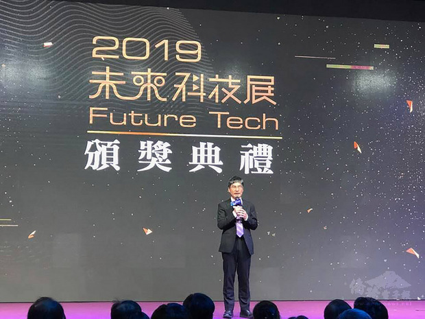 科技部長陳良基出席2019未來科技展的頒獎典禮時，感謝所有參展的學研團隊以及到場參觀的民眾，用行動展現對於創新技術的支持。(中央社提供)