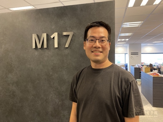 人工智慧(AI)技術浪潮席捲各行各業,直播平台17 Media資深科技總監羅仲成受訪表示,今年將運用語意分析及人臉辨識等技術,提高直播內容分類的效率。(中央社提供)