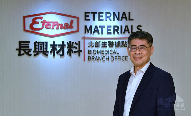 長興材料總經理毛惠寬接受中央社專訪提到，其實前幾年，生技事業群本來還在討論該何去何從，如今順利取得疾管署授權COVID-19抗體快篩試劑生產，生技團隊相當振奮。（中央社提供）