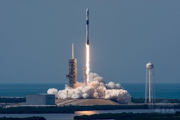 美國太空探索科技公司(SpaceX)的獵鷹9號(Falcon 9)火箭。