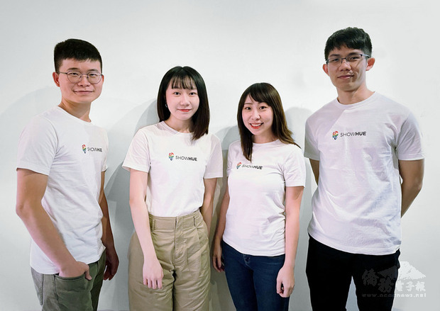 新創選優科技運用AI技術,幫店家縮短電商上架流程。左起選優科技深度學習工程師李昆達、前端工程師吳聿婕、創辦人暨執行長劉憶涵、深度學習工程師劉又誠。