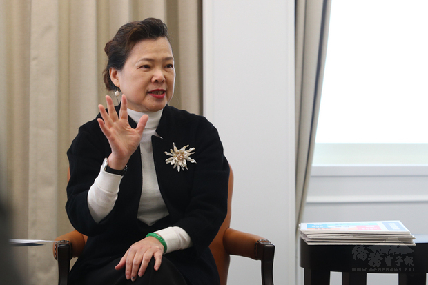 台灣不能只有一座台積電護國神山,經濟部長王美花日前接受中央社專訪表示,將打造電動車、5G兩大供應鏈成為「護國神山群」。