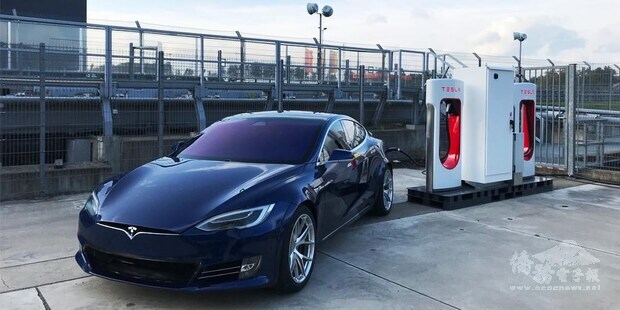 今年電動車市場在各家新車連發帶動下,預估全球銷量年增6成,龐大商機也讓和碩、上銀、東台等台廠動起來,紛紛表態搶攻相關供應鏈。