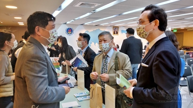 僑委會舉辦「全球僑台商產業升級與技術服務方案」交流會，促進僑台商與11家台灣研發機構對接合作機會。