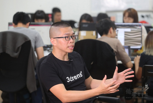 台灣新創公司「三維人3drens」創辦人余嘉淵暢談創業歷程及未來願景，夢想像晶片大廠英特爾創造出電腦處理器Intel Inside的響亮名聲，打造3drens Inside車聯網品牌。