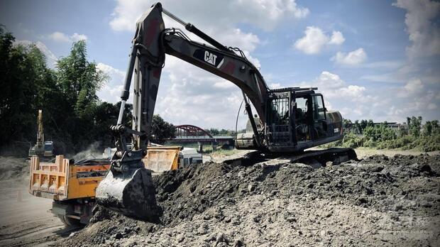 陸軍工兵訓練中心阿公店水庫清淤作業。