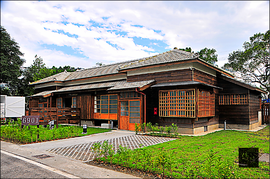 花蓮糖廠內的甲種判任官宿舍，為獨棟雙拼建築，一棟有2個單位、各25坪，十分古色古香。（自由時報提供）