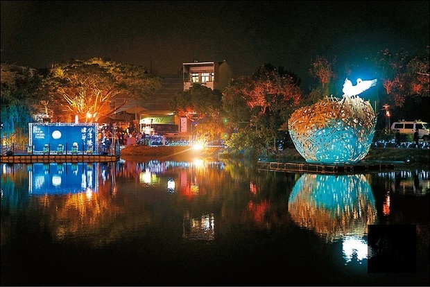 月津港燈節首度與京都東山花燈路合作，展出日本藝術家作品。（台南市政府文化局提供）