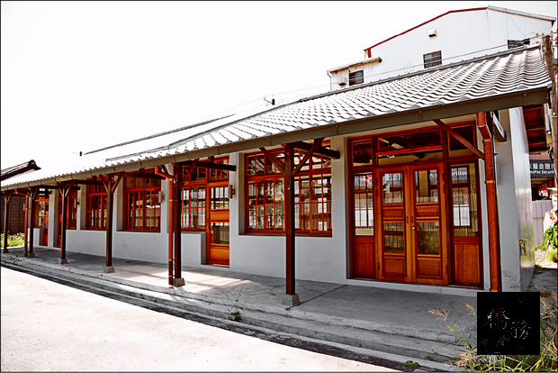 潮州公有停車場的日式建築群，今年完成第一期整建，老舊宿舍將成為遊客服務中心，預計下個月就能開放。(自由時報提供)
