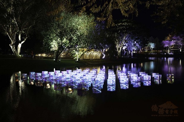 台南市政府主辦2020月津港燈節18日登場，月津港水域將遍布51件海內外的裝置藝術燈飾。（台南市政府提供）