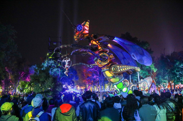 2020台灣燈會在台中，今年特別呈現台、法跨國合作的「森林機械巨蟲秀」，充滿科技感的絢麗演出，成功吸引民眾目光。（台中市政府提供）