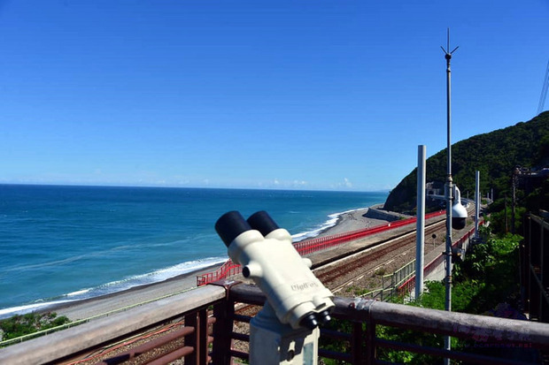 有「最美火車站」之稱的台東多良火車站民國95年間被裁撤，從車站可見海天一色美景，也讓多良車站在裁撤後成為鐵道迷私房景點，近來則出現希望復站的聲浪。（中央社提供）