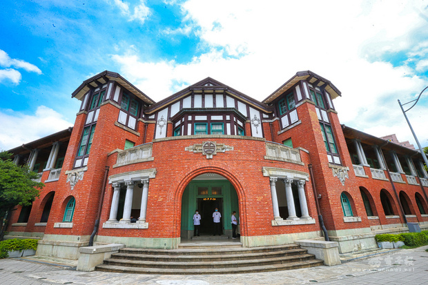 國立台灣博物館鐵道部園區6日舉行開幕典禮,7日起將正式對外開放,讓鐵道迷終於能一窺由台北忠孝西路、塔城街、市民大道、延平北路所圍起、面積約1.7公傾的日治時期台灣總督府交通局鐵道部真面目。(中央社提供)