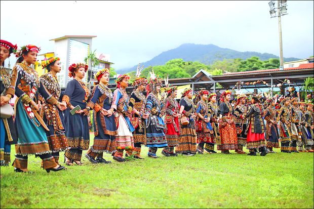 受疫情衝擊延期辦理的屏東縣原住民鄉收穫祭，8月起陸續登場，一路至10月接力慶豐年。（自由時報提供）