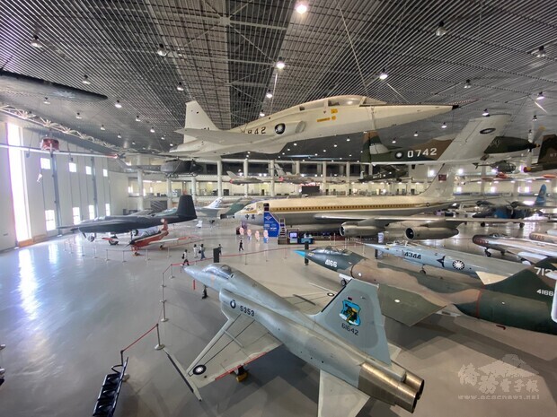 航空教育展示館可以看到中、美、蘇戰機,是許多軍事迷前往朝聖的熱門景點