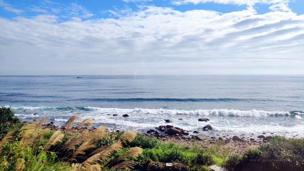 台鐵422次神秘列車 台北到潮州擁有無敵海景南迴鐵路電氣化後台鐵出現1班神祕列車，繞行超過半個台灣，從樹林到高雄走東部幹線，經過太平洋和台灣海峽，擁有無敵海景，圖為北迴海景。
