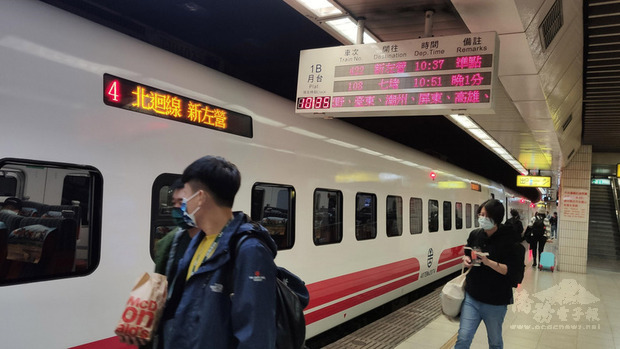 台鐵422列車繞行半個台灣台北到高雄多一種選擇，南迴鐵路電氣化後台鐵422班車從樹林出發繞行北迴線、南迴線從東部跨越中央山脈尾端到高雄。