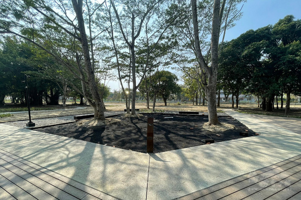 台南市政府將官田區公所對面的廢棄軍營規劃改造為「大隆田生態文化園區」,園區內設置步道等,21日正式對外開放。(台南市政府提供)