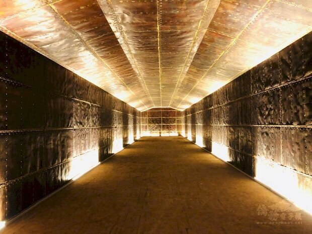 澎湖最具軍事建築價值的「西嶼彈藥本庫」（俗稱銅牆鐵壁）在澎湖縣政府文化局歷時近10年的修復，13日對外開放參觀。