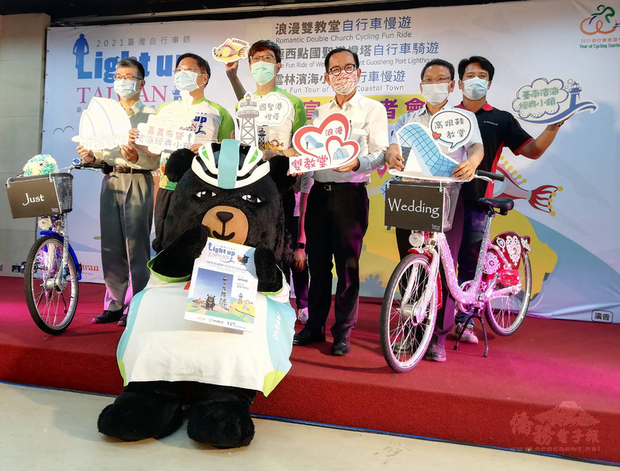 2021年是自行車旅遊年，觀光局雲嘉南濱海國家風景區管理處12日在台北舉辦記者會，介紹3條自行車慢遊經典路線。