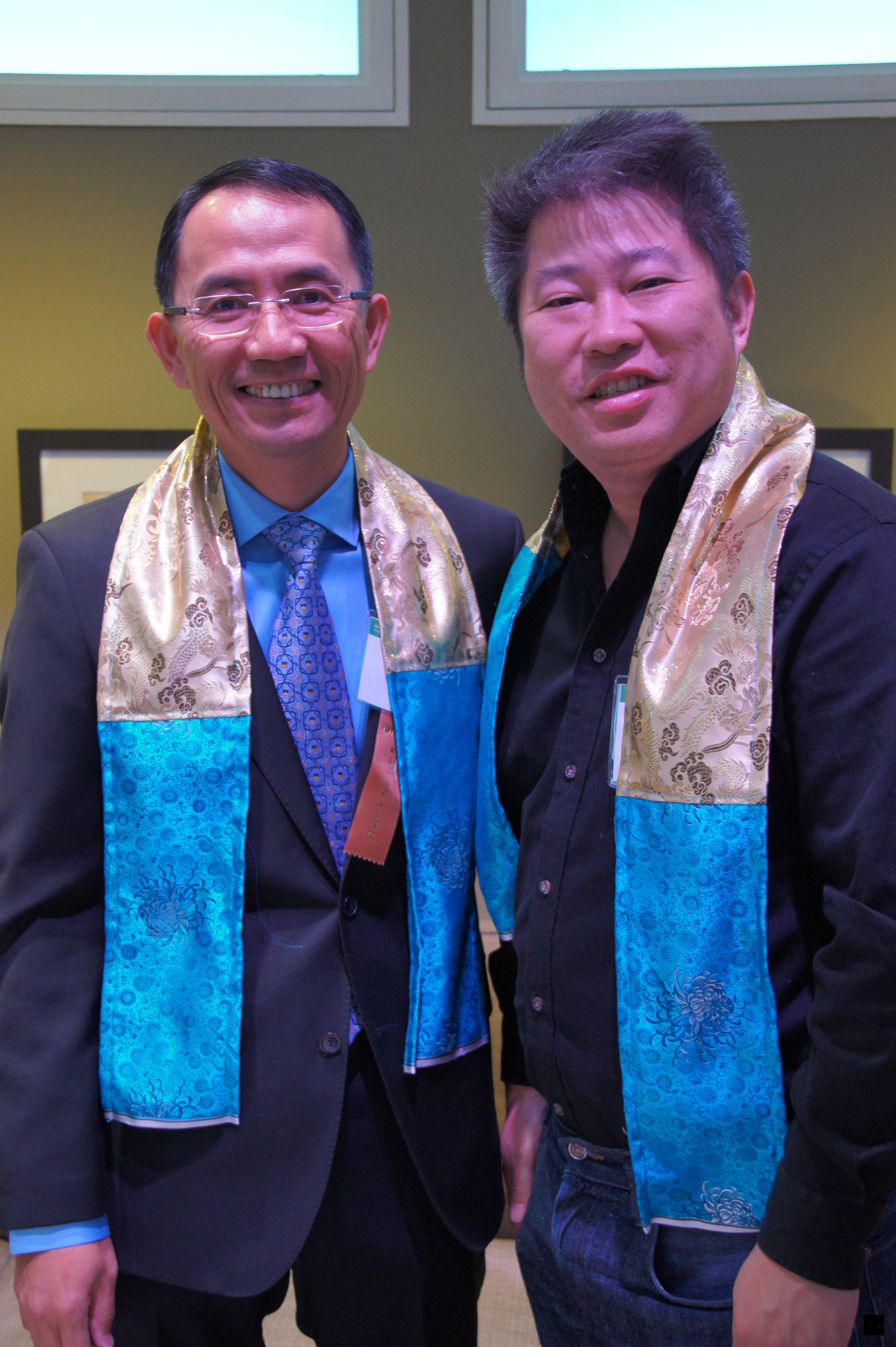 南加州愛迪生電力公司頒獎表揚節能企業，台商鼎泰豐與樂利杯獲獎，鼎泰豐執行長楊國華（左）與美國樂利杯總裁俞宗明（右）出席領獎。（中央社提供）