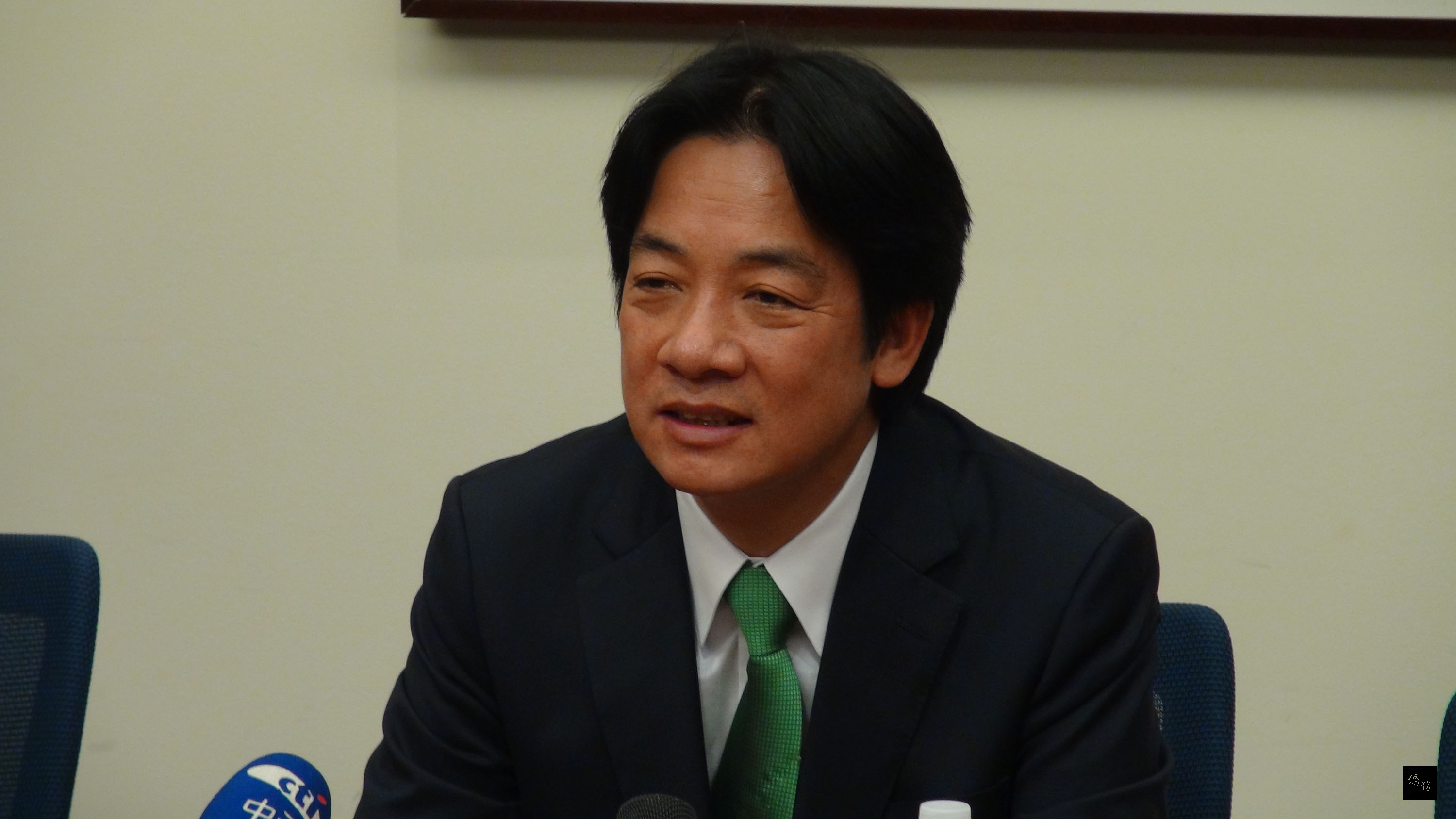 台南市長賴清德19日在民進黨駐美代表處舉行記者會,說明訪問華府期間行程。(中央社提供)