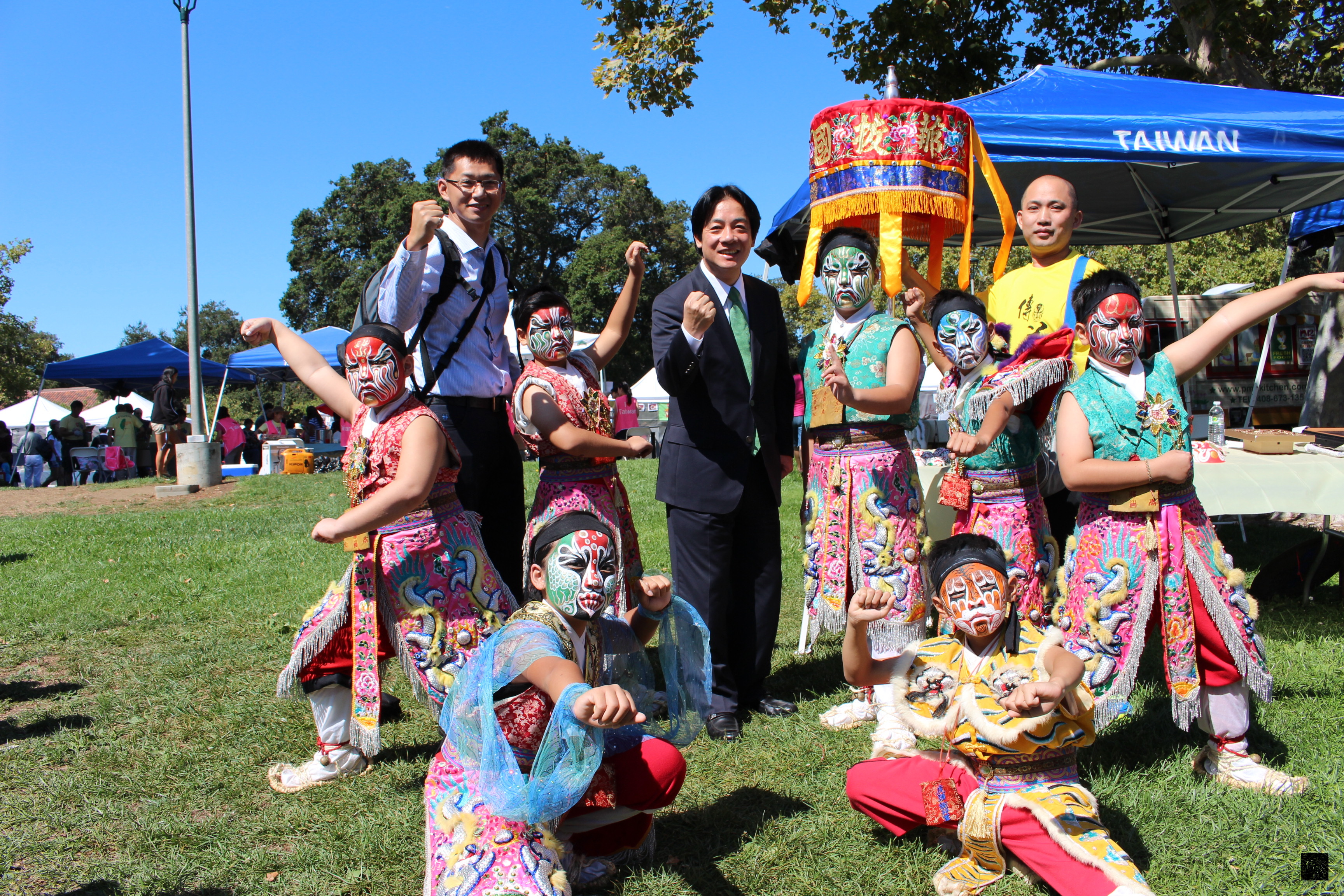 台南市那拔國小官將首藝陣團隊為舊金山國際童玩節開幕式表演。（台南市政府提供）