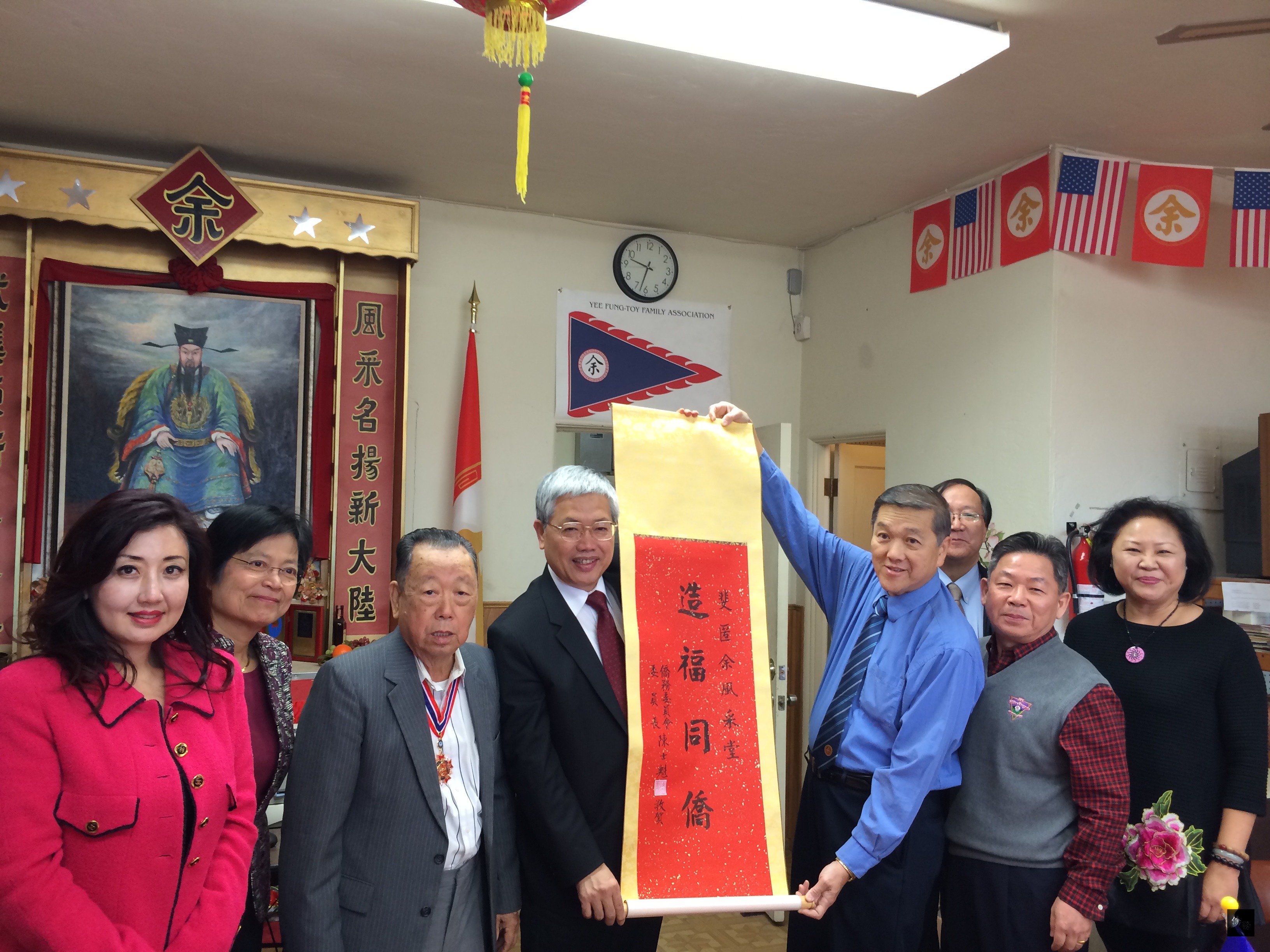 僑務委員會委員長陳士魁走訪余風采堂。(橙縣僑教中心提供)