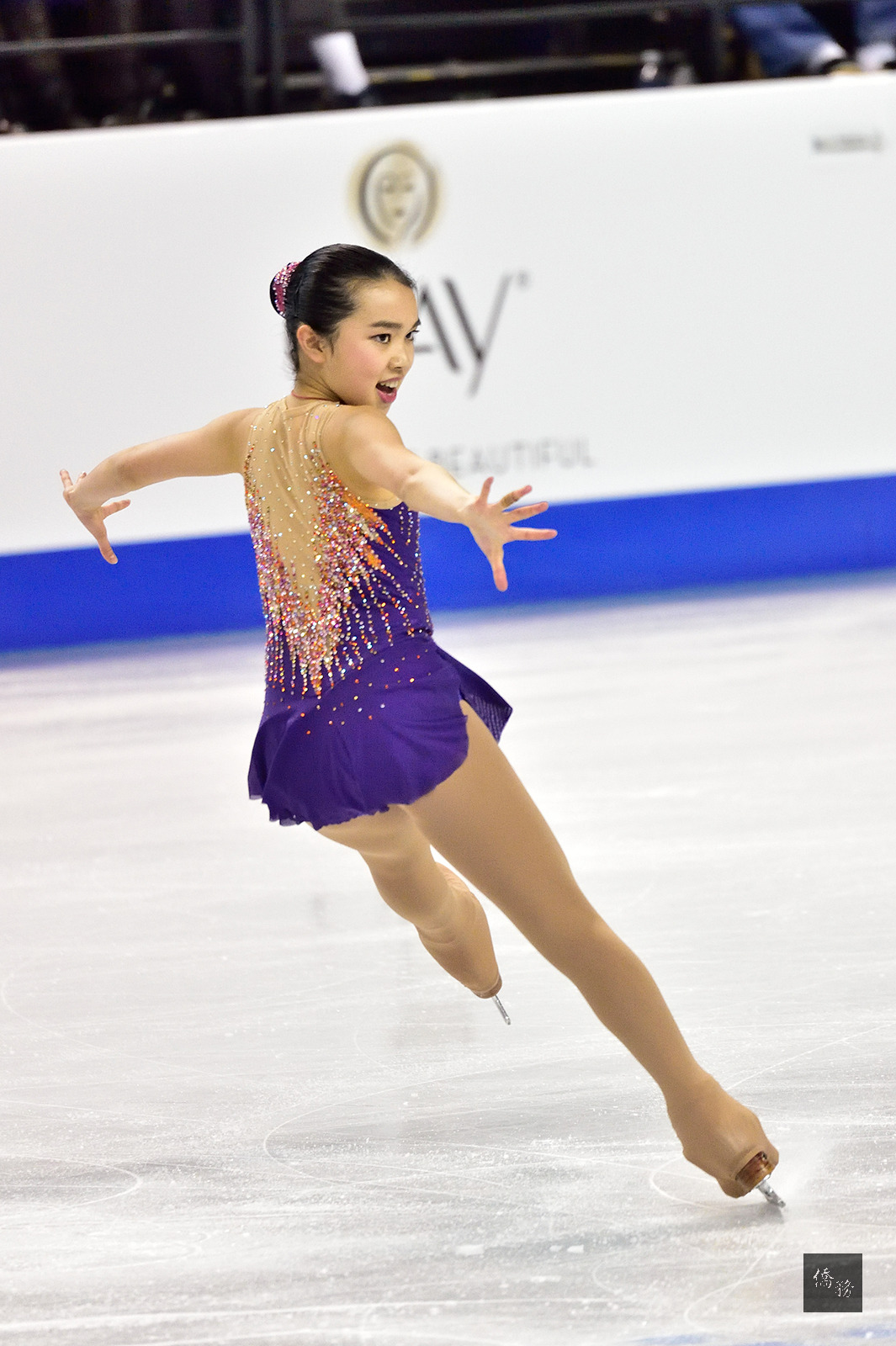 年僅15歲的台裔花式滑冰小將陳楷雯，在今年的全美花式滑冰錦標賽拿下銅牌，也是自2008年以來最年輕的獎牌得主。（中央社提供）