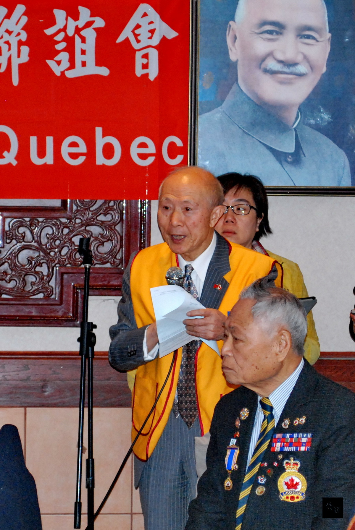 魁北克榮光聯誼會理事長朱其堅在慶祝春節聯歡會致詞。(魁北克榮光聯誼會提供)