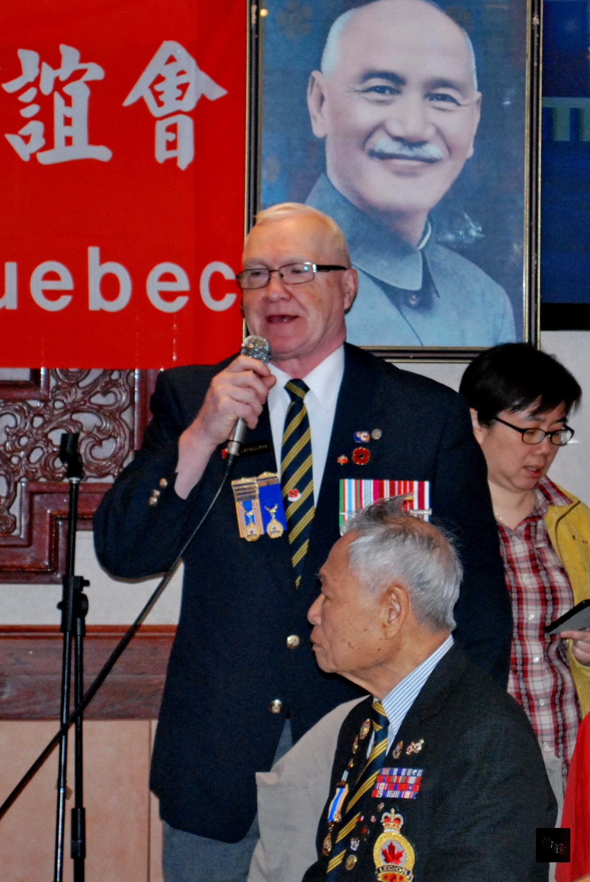 加拿大退伍軍人部主席莊基在魁北克榮光聯誼會慶祝春節聯歡會致詞。(魁北克榮光聯誼會提供)